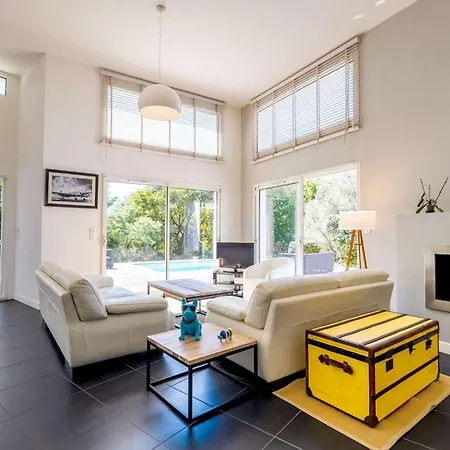 Villa Familiale Avec Piscine 10 Pers *